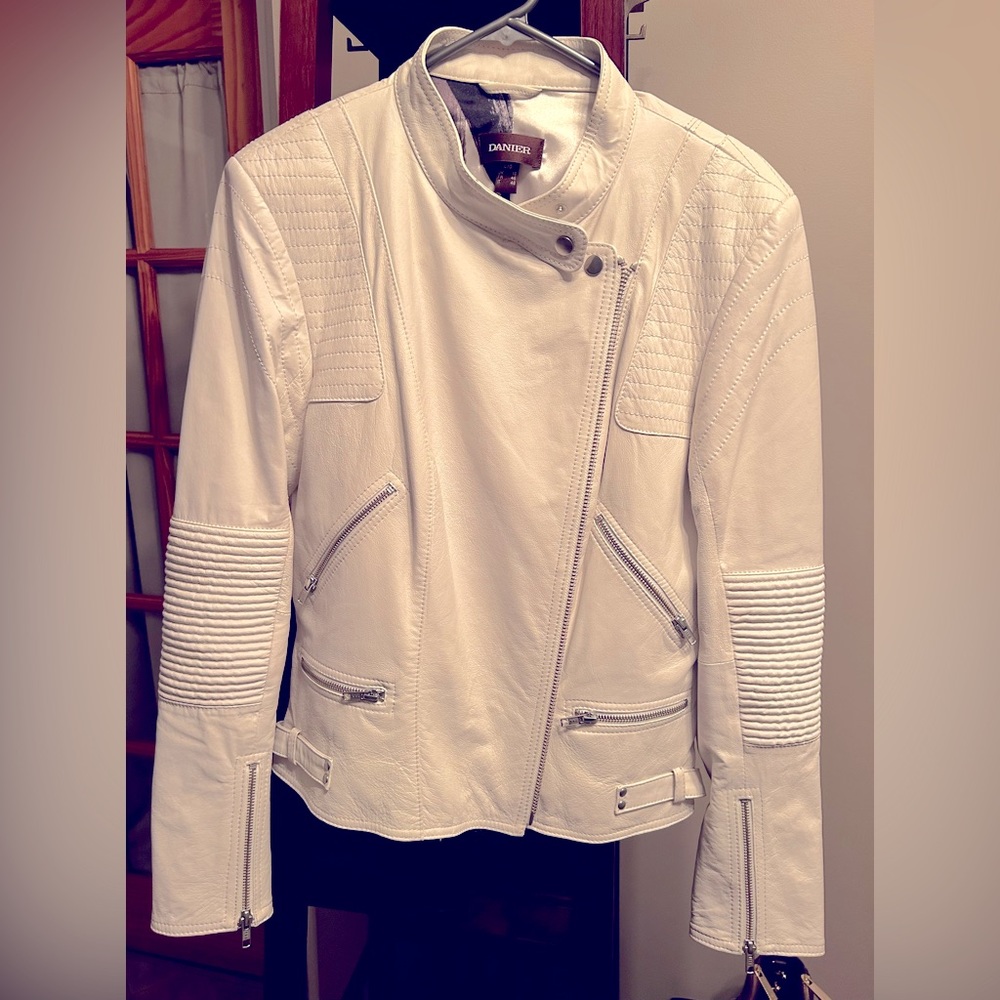 NWOT Danier Leather Jacket - new condition.